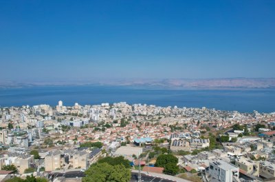 אחוזת התכלת 16