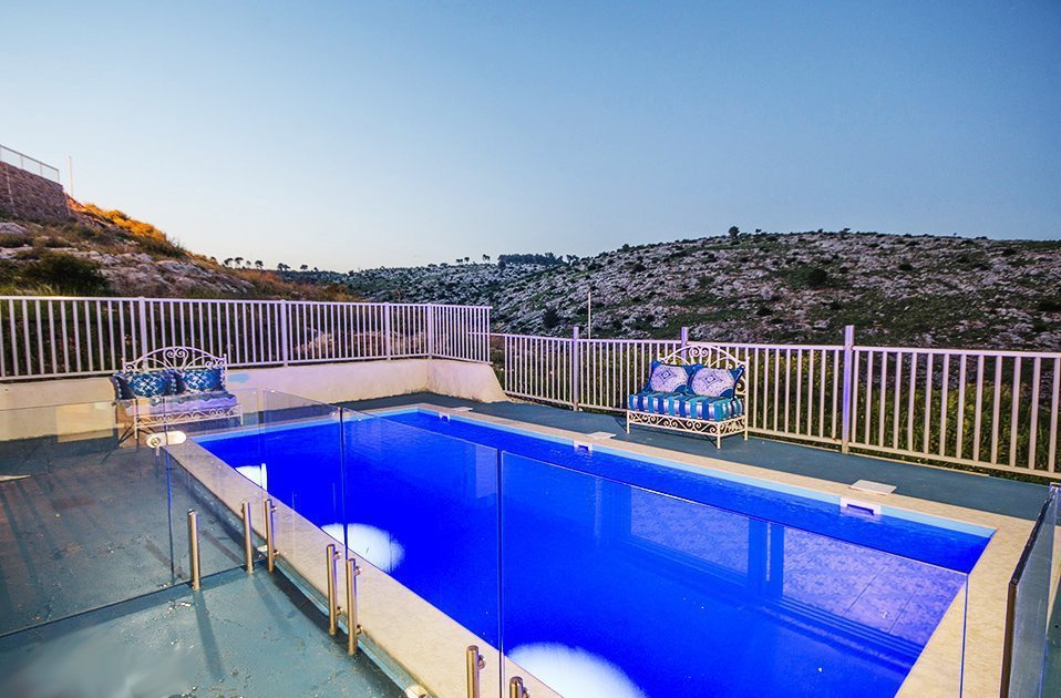 אחוזה בכרמים - תמונה 2
