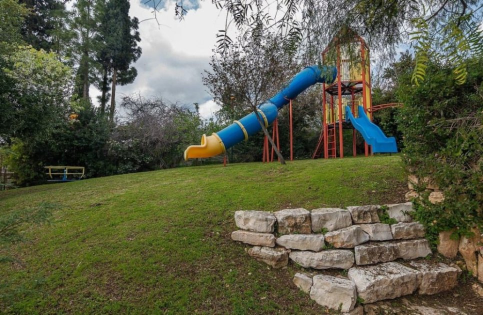 אחוזה במושבה - תמונה 4